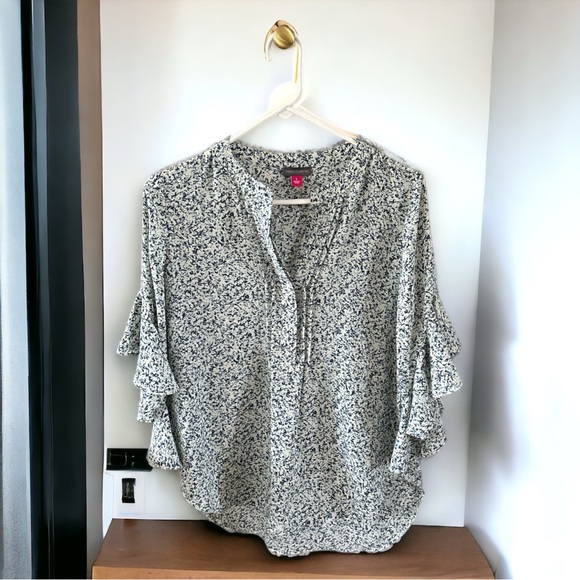 Vince Camuto Pintuck Popover Blouse EUC Size Small - Picture 1 of 5